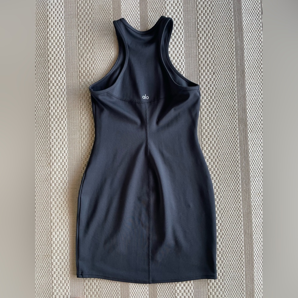 ALO Goddess Ribbed Dress. Barely worn. Size small - Picture 2 of 3